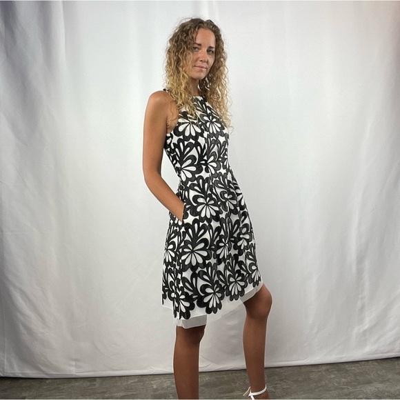 Aidan Mattox Sleeveless Floral Fit and Flare Dress in Black White Size 0‎ - Picture 4 of 9